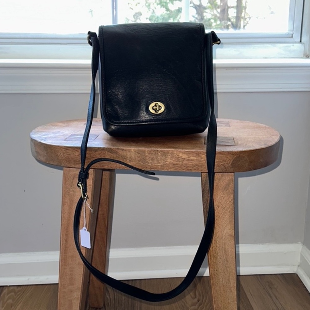 Vintage Coach Black Companion Flap Crossbody #9076
